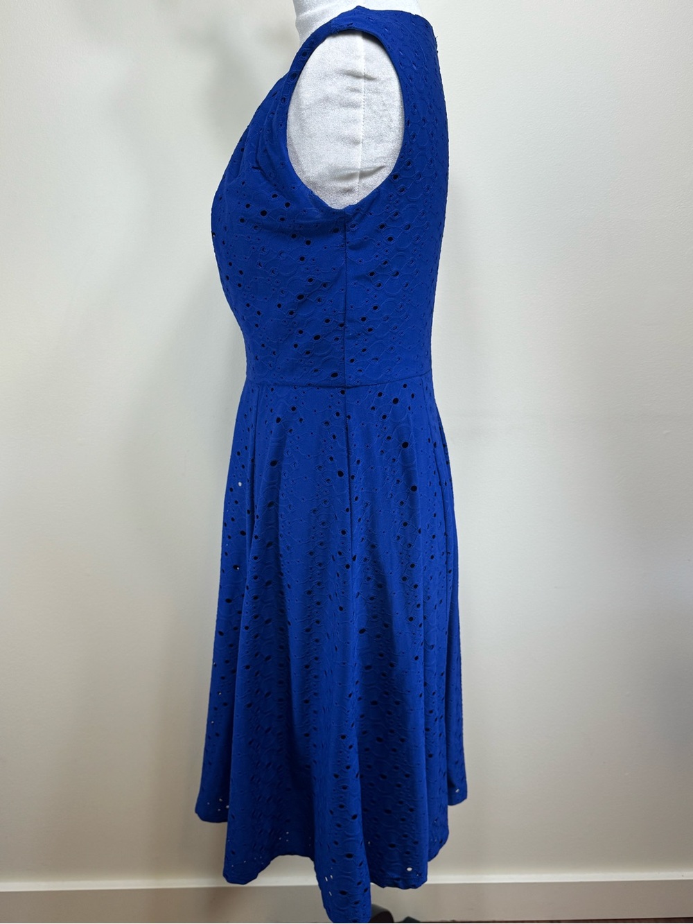 London Style Collection Vibrant Royal Blue Eyelet Fit and Flare Dress Size 6 - Picture 2 of 9